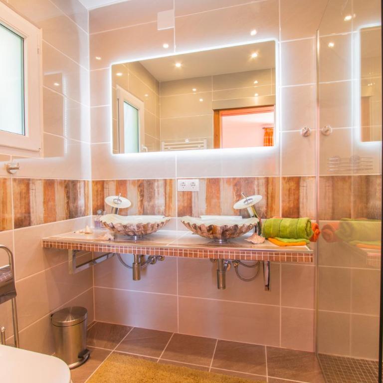 Casa Infinidad - Three-Bedroom Villa - 37