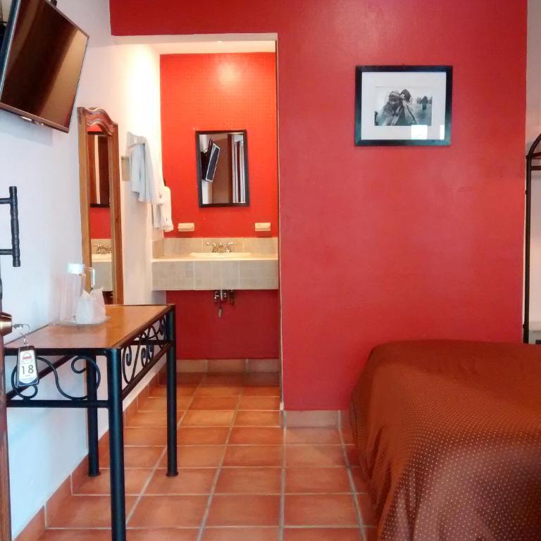 Hotel Casa Margarita - Standard Queen Room - 6