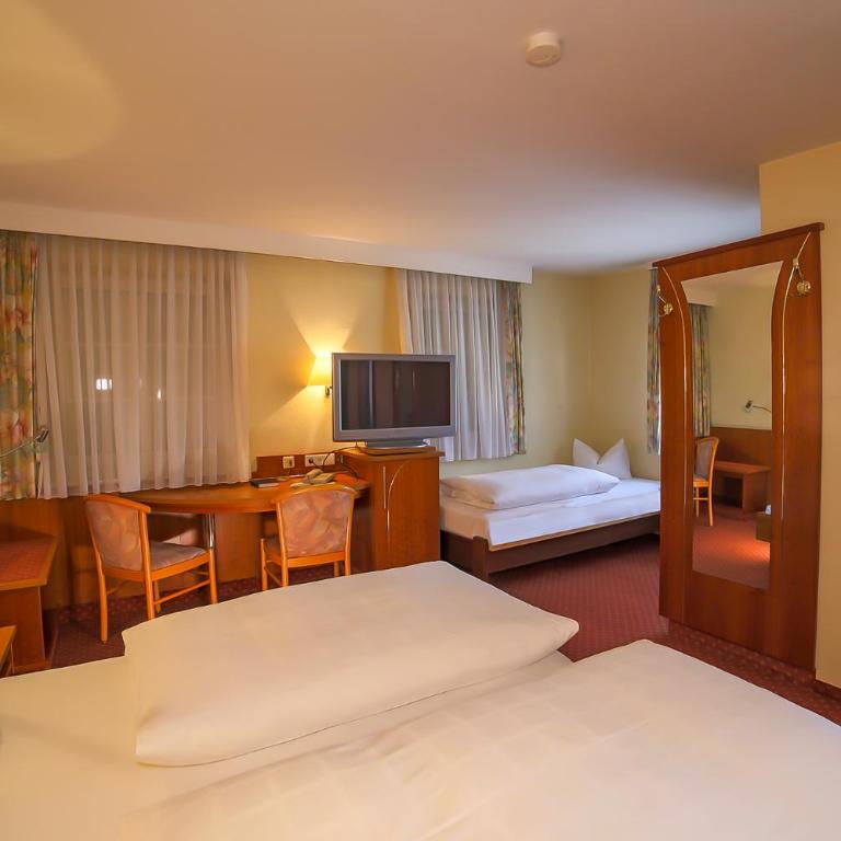 Hotel Post Leutkirch - Familienzimmer mit Bad - 4