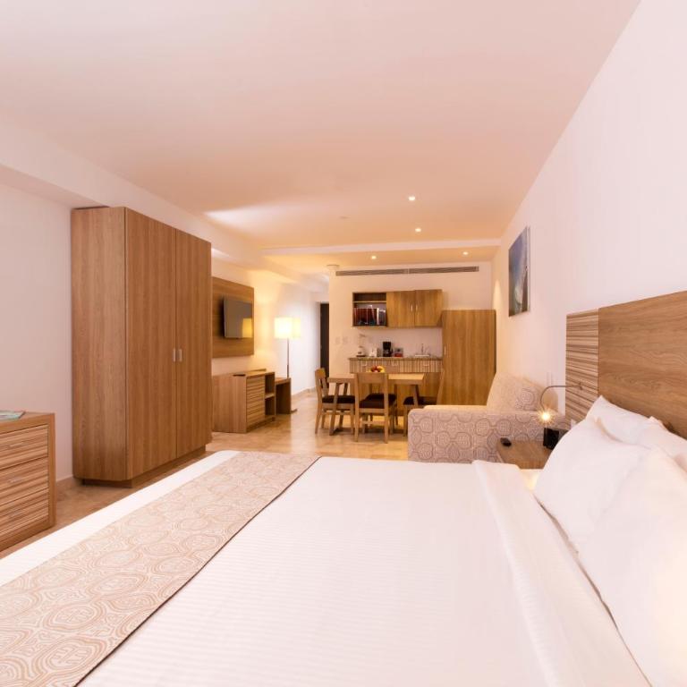 Krystal Cancun - Family Studio (2 Adults + 2 Children) with Sea View - 3