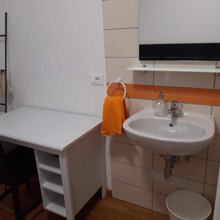 al 106 - Camera Singola Standard con Bagno in Comune - 9
