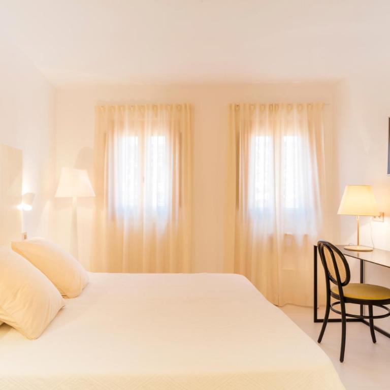 Fonda Llabres Boutique - Habitación Doble Deluxe con bañera de hidromasaje - 1 o 2 camas - 4