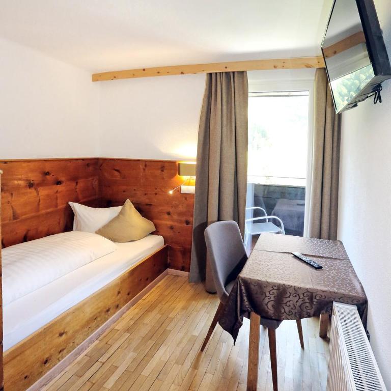 Berghotel-Gasthof Gstrein - Familienzimmer mit Balkon - 5