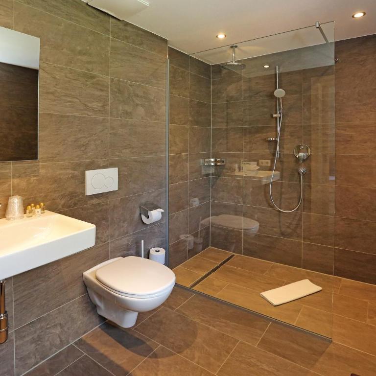 Berghotel-Gasthof Gstrein - Familienzimmer mit Balkon - 4