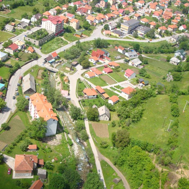 Apartmani LUX - Apartman sa 2 Spavaće Sobe i Terasom - 11