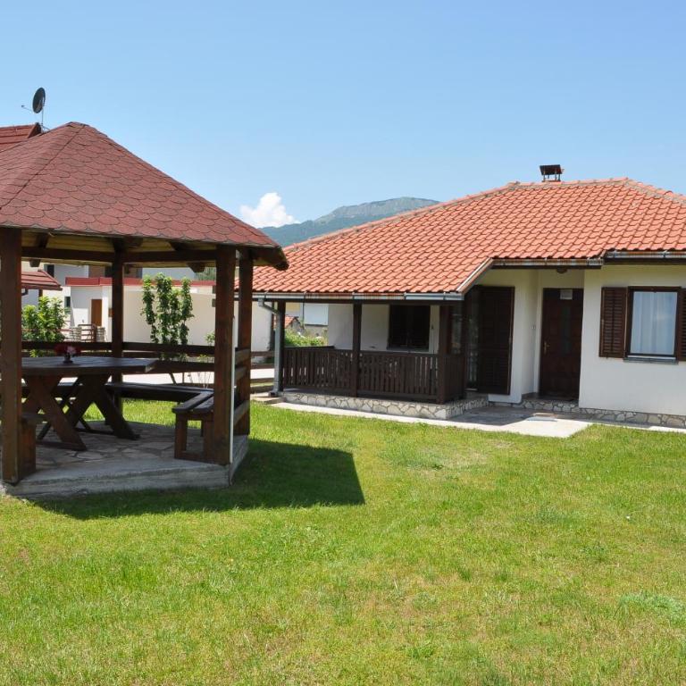 Apartmani LUX - Apartman sa 2 Spavaće Sobe i Terasom - 14