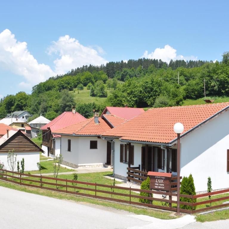 Apartmani LUX - Apartman sa 2 Spavaće Sobe i Terasom - 7