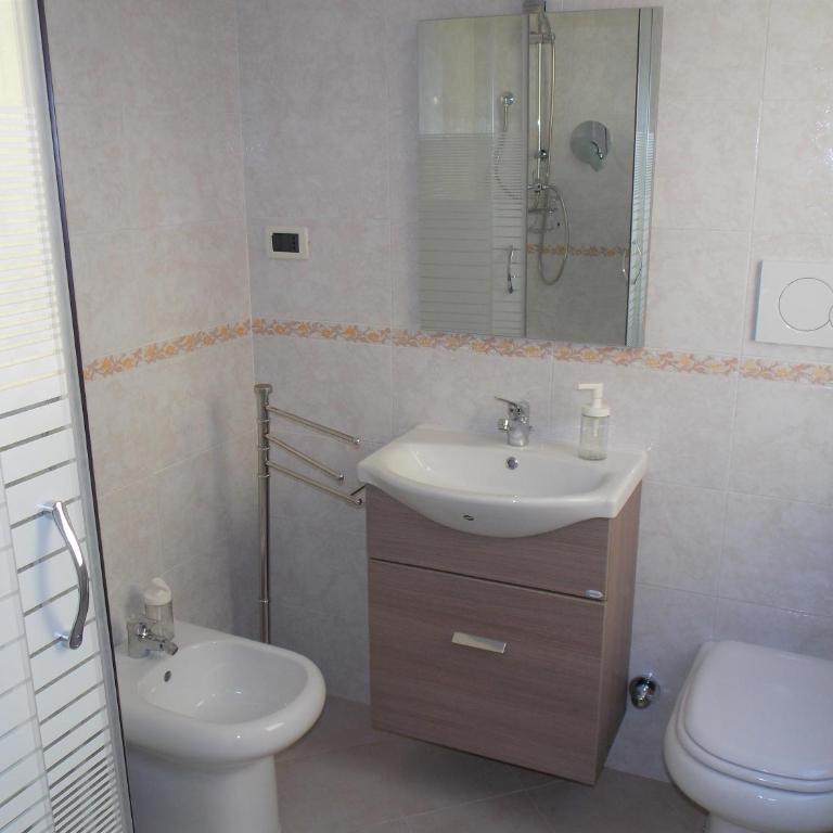 AuStrAle - Camera Deluxe (2 Adulti + 1 Bambino) - 6