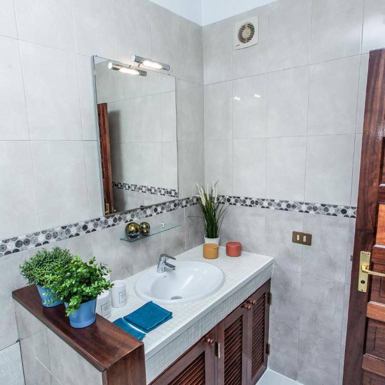 Spectacular Renovated Apartment, 5 min to Camison Beach, with AirCon - Apartamento de 1 dormitorio - 32