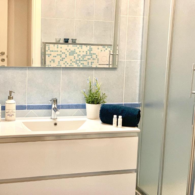 Indipendenza Luxury Apartments - Apartment with Balcony - 13