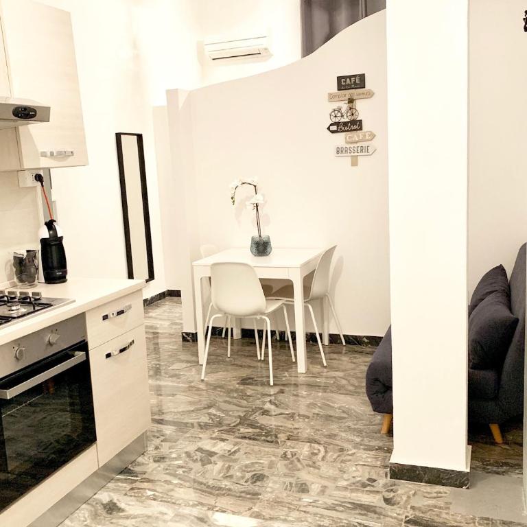 Indipendenza Luxury Apartments - Deluxe Apartment - 13