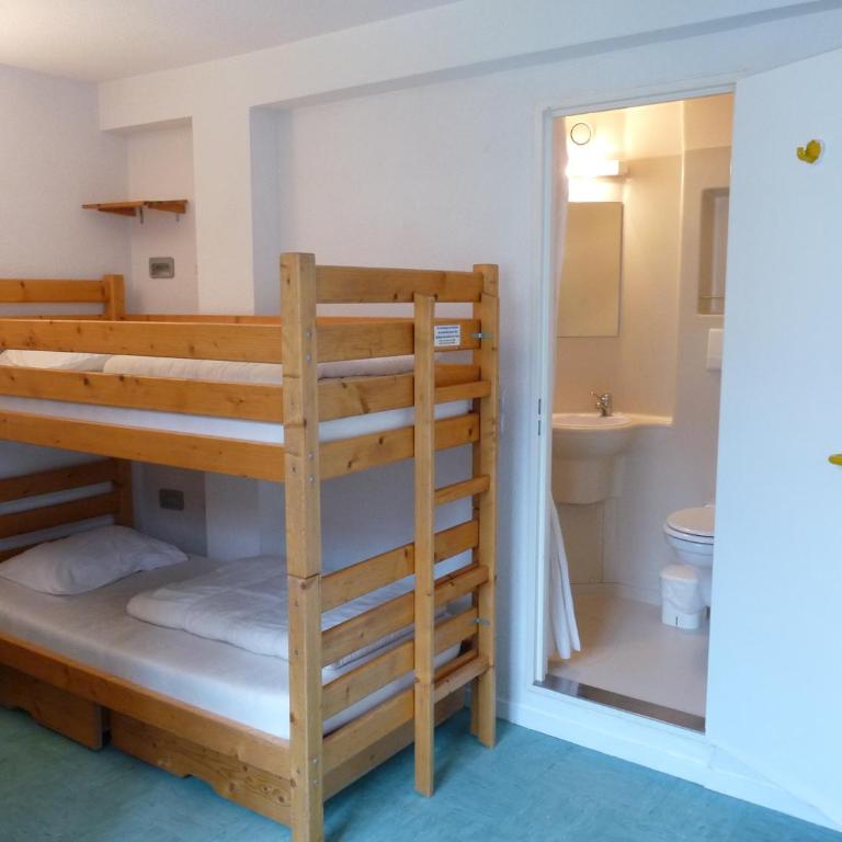 Gite l'Aiguillette du Lauzet - Chambre Quadruple avec Salle de Bains - 5
