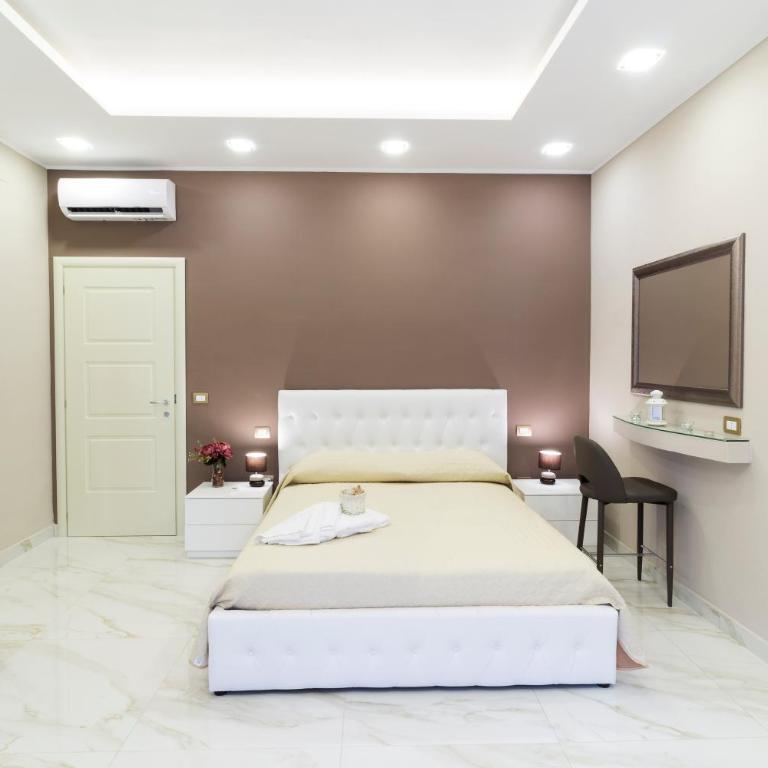 Porto Rooms & Suite - Camera Matrimoniale con Balcone - 4