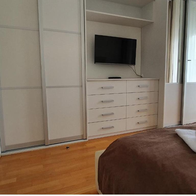 Royal apartment Belvill - Two-Bedroom Apartment - 22