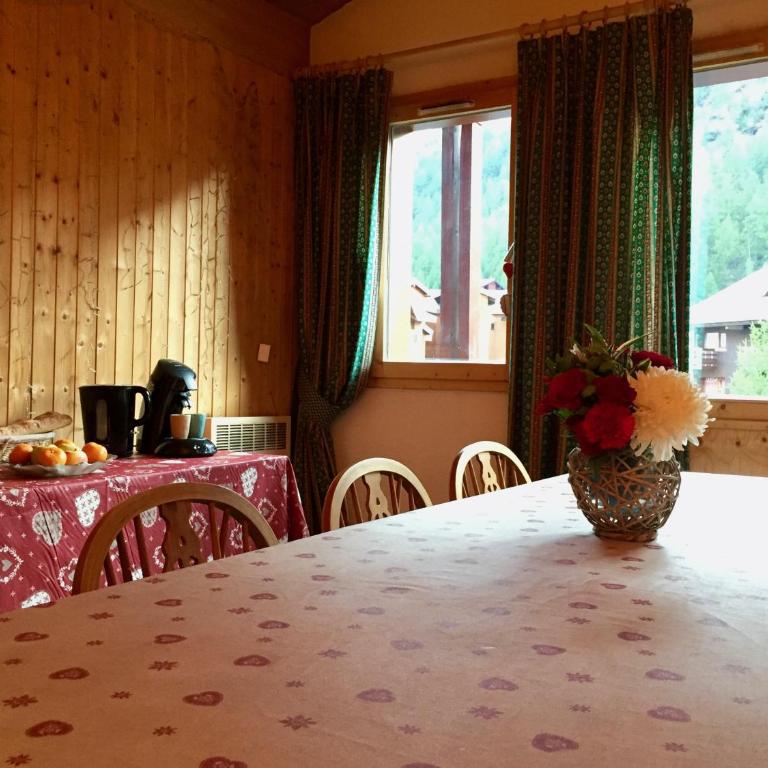 Appartement Val d'Isère 6 personnes avec parking - Apartment mit 2 Schlafzimmern - 2