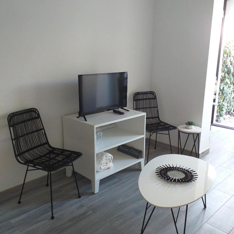 Joli studio res au calme en rez de jardin à Bandol. - Studio mit Schlafsofa - 11