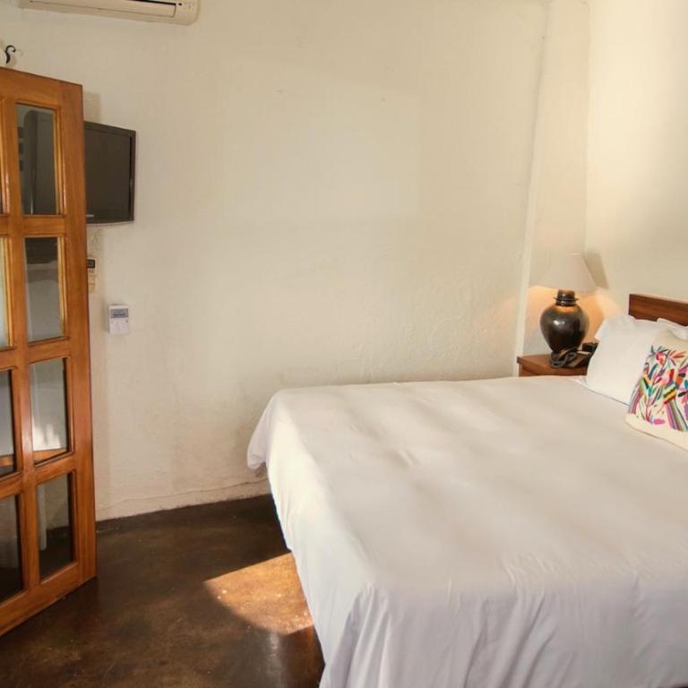 Villas Carrizalillo - Suite con cama grande y balcón - 6