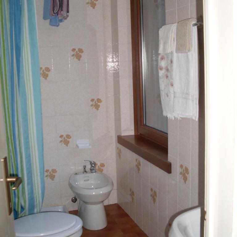 B&B Astor - Camera Matrimoniale/Doppia con Letti Singoli con Vista Lago. - 3