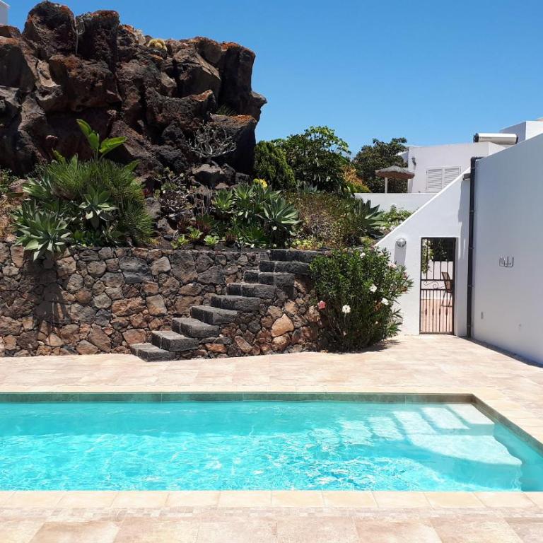 Villa Essence - a unique detached villa with A-C, heated private pool, hottub, gardens, patios and stunning views! - Villa de 3 dormitorios - 3