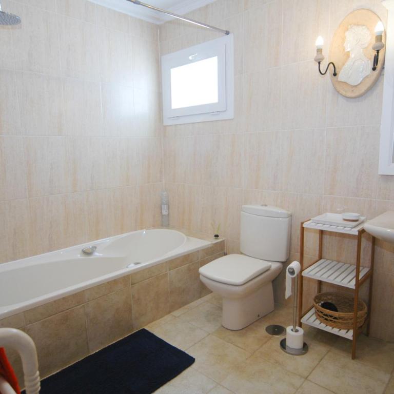 Villa Essence - a unique detached villa with A-C, heated private pool, hottub, gardens, patios and stunning views! - Villa de 3 dormitorios - 28