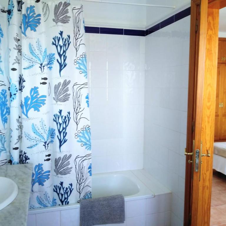 Villa la 29 - Three-Bedroom House - 8