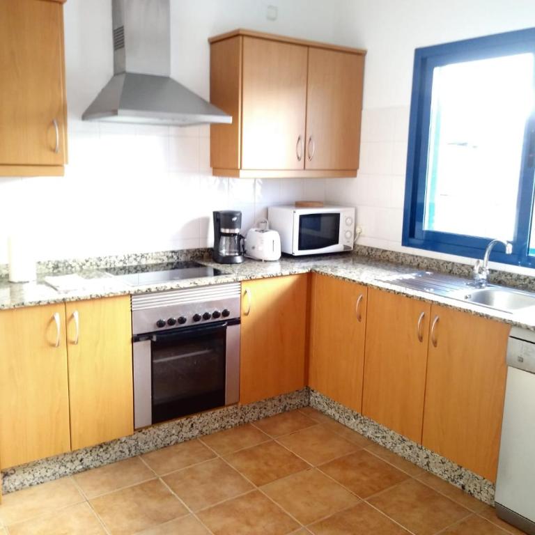 Villa la 29 - Three-Bedroom House - 9