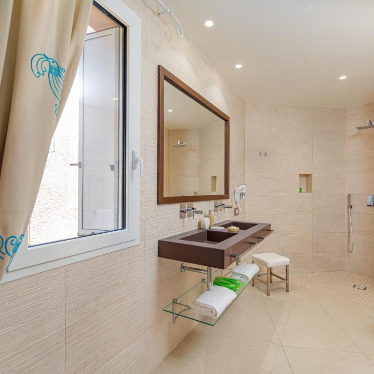Hotel Cala Lunga - Sistemazione Familiare Prestige con 2 Camere da Letto e Vista Mare Parziale - 7