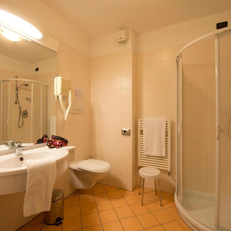 Hotel Tourist - Camera Tripla - 1