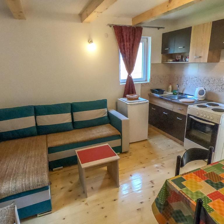 Small Montenegro - Vacation Home - 9