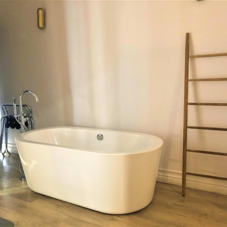 Suites Hom Sevilla - Estudio Deluxe - 8