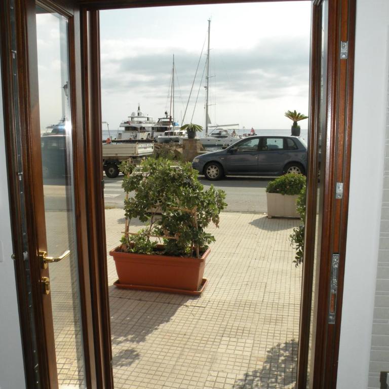 LIPARI by the Port (A) - (Holiday Housing) - Appartamento Monolocale con Vista Mare - 9