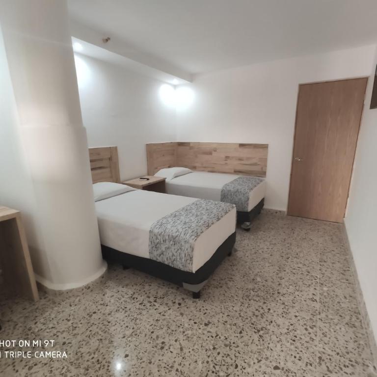 Booking 500 - Twin Room - 1
