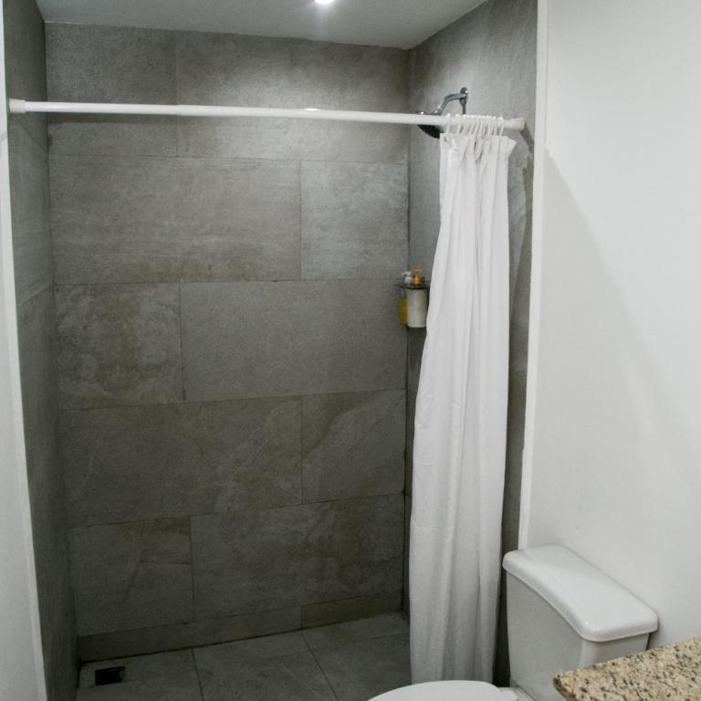 Booking 500 - Twin Room - 8