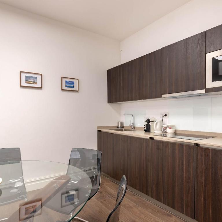 CENTRAL by Kyosai - Three-Bedroom Apartment - 11