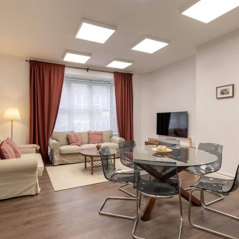 CENTRAL by Kyosai - Three-Bedroom Apartment - 14