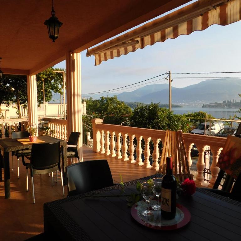 Apartments Klakor - Two-Bedroom Apartment with Balcony and Sea View - 20