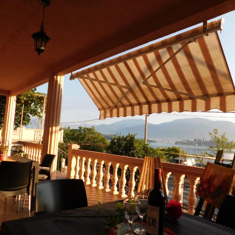 Apartments Klakor - Two-Bedroom Apartment with Balcony and Sea View - 21