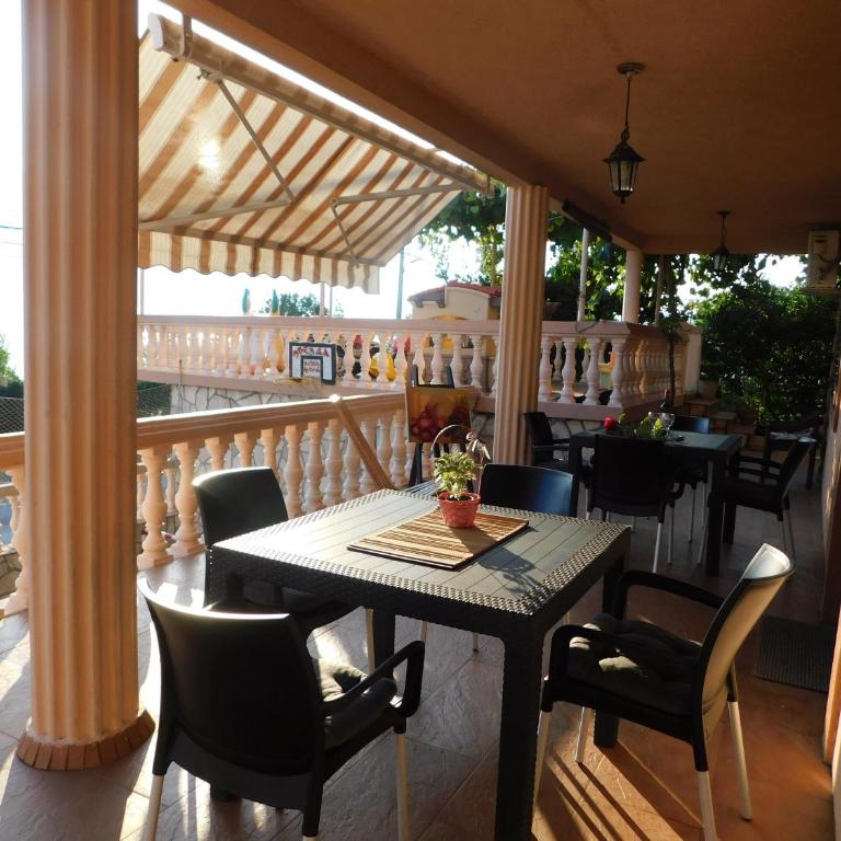 Apartments Klakor - Two-Bedroom Apartment with Balcony and Sea View - 22