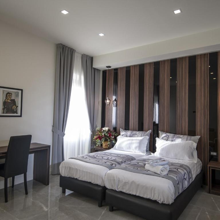 Palazzo Firenze - Deluxe Double Room with Balcony - 8
