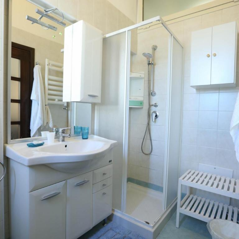 B&B Residenza MALATERRA - Camera Queen Deluxe con 2 Letti Queen-Size - 3