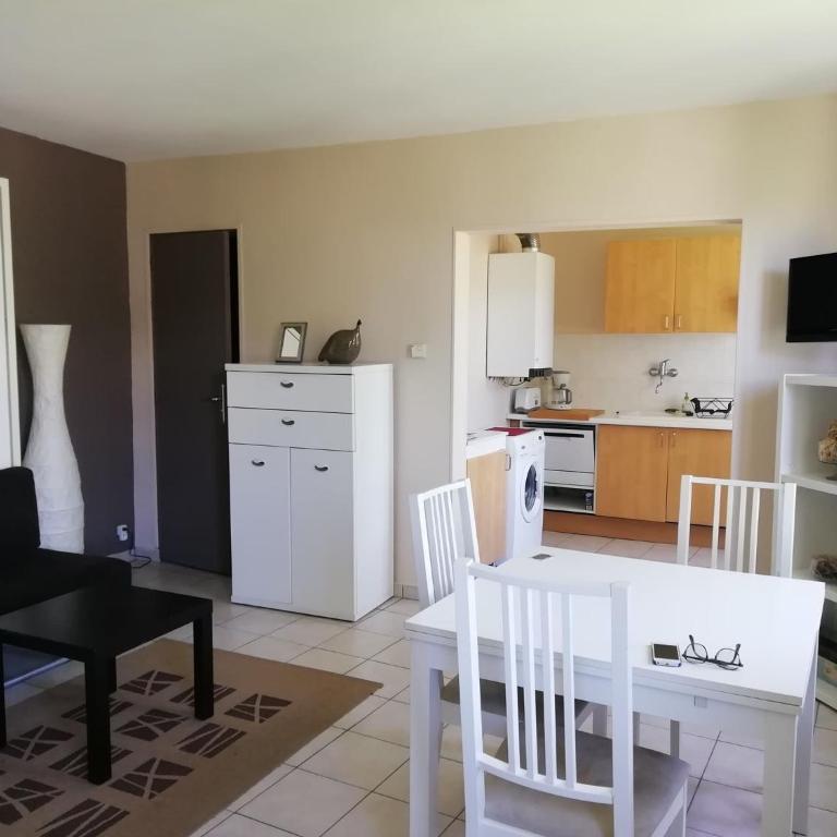 Le MAELY, studio au calme, centre de Honfleur (linge fourni) - Apartment - 2