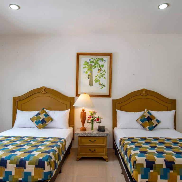 Hotel Embajadores - Double Room with Two Double Beds - 4