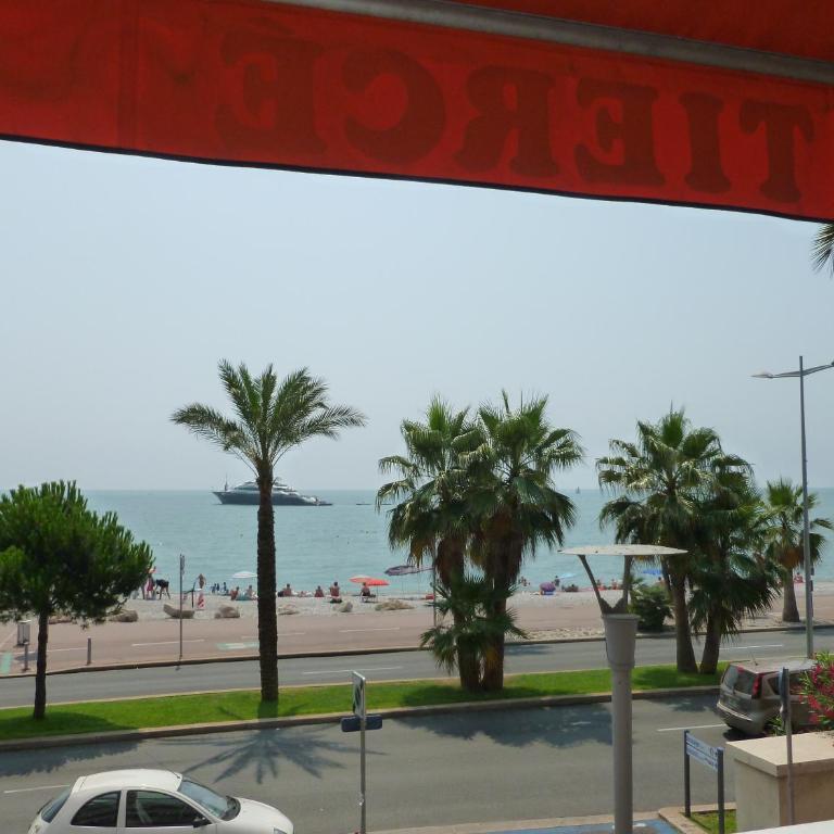 Tiercé Hotel - Privilege Double Room - Sea View or Racecourse View - 7