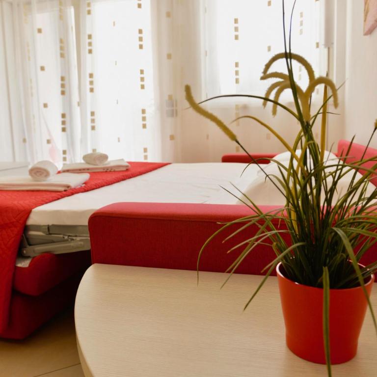 1Dest - Private Garden In Paradise - Appartamento con 2 Camere da Letto e Giardino - 3