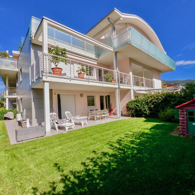 1Dest - Private Garden In Paradise - Appartamento con 2 Camere da Letto e Giardino - 1
