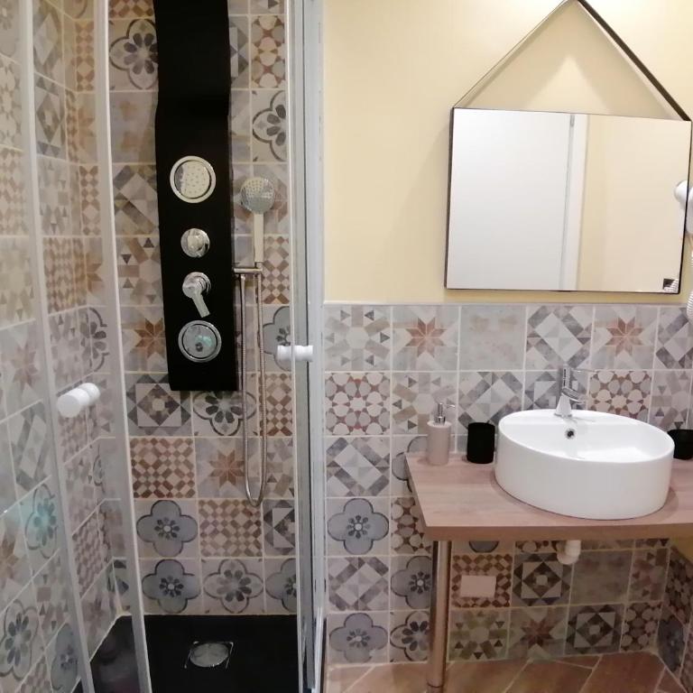 Domus La Foce Hotel - Camera Matrimoniale con Bagno Privato - 5
