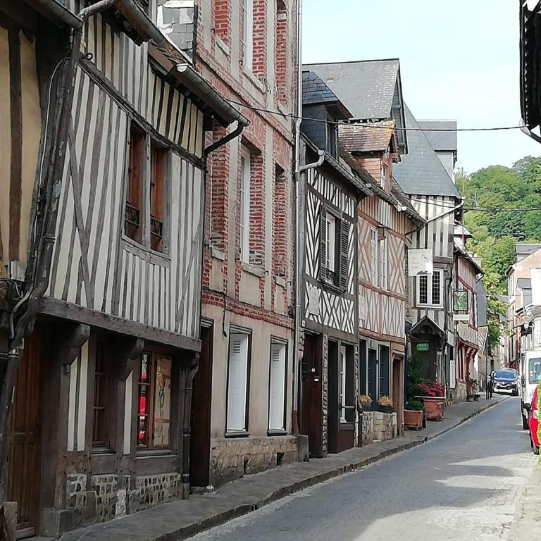 Le MAELY, studio au calme, centre de Honfleur (linge fourni) - Apartment - 31