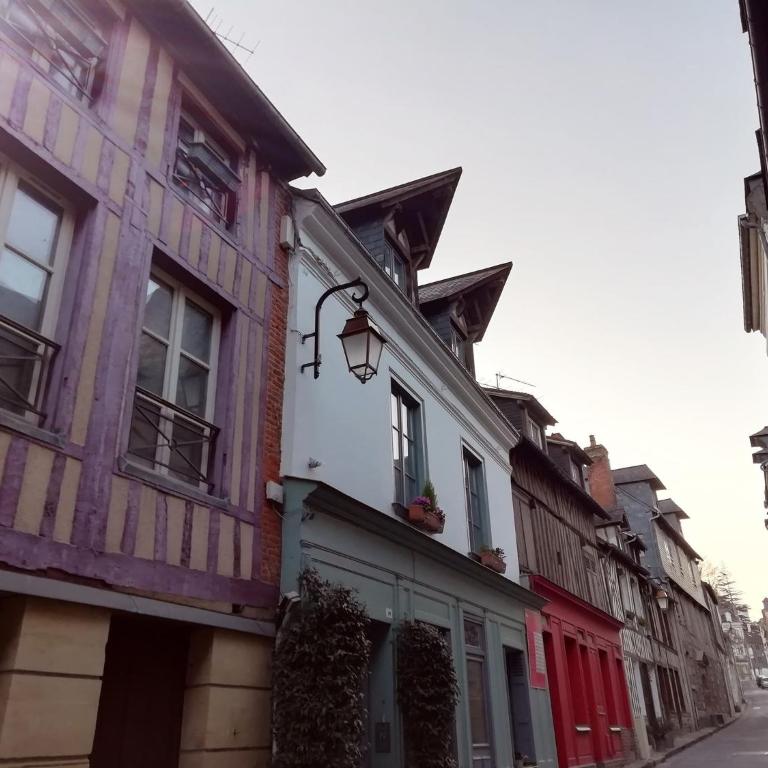Le MAELY, studio au calme, centre de Honfleur (linge fourni) - Apartment - 26