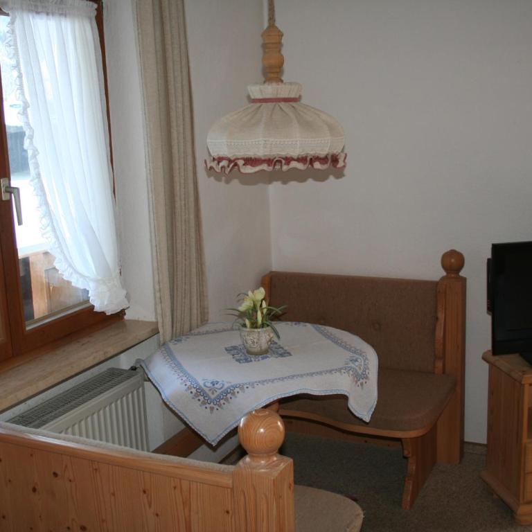 Gästehaus Sonnenbichl - Doppelzimmer mit Balkon - 1