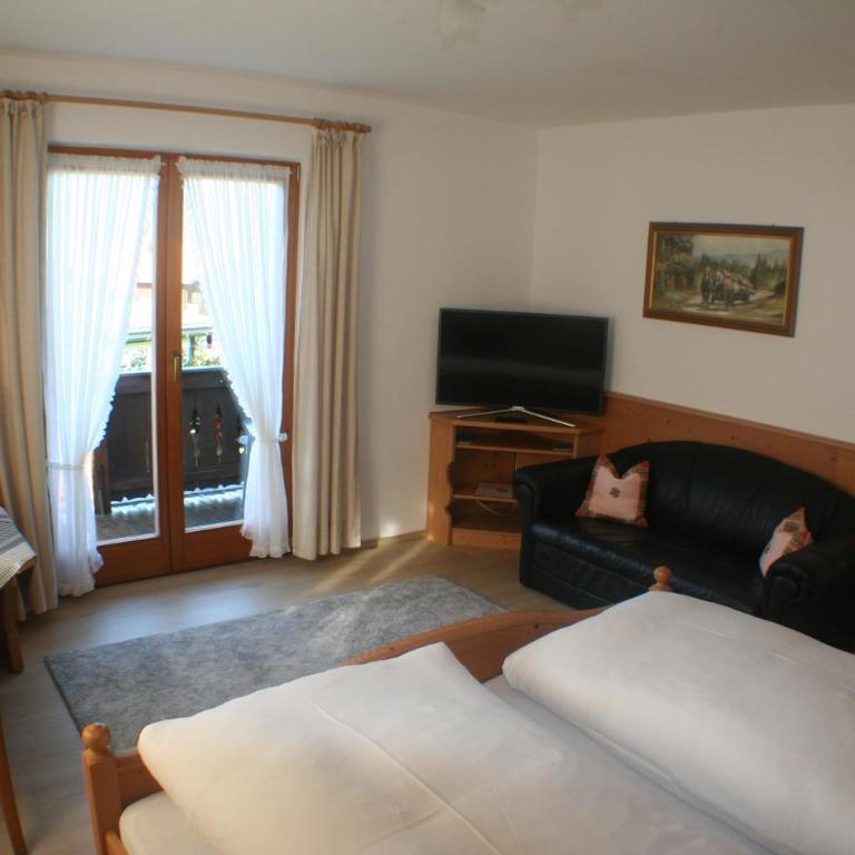 Gästehaus Sonnenbichl - Doppelzimmer mit Balkon - 4